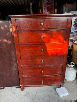 Dresser