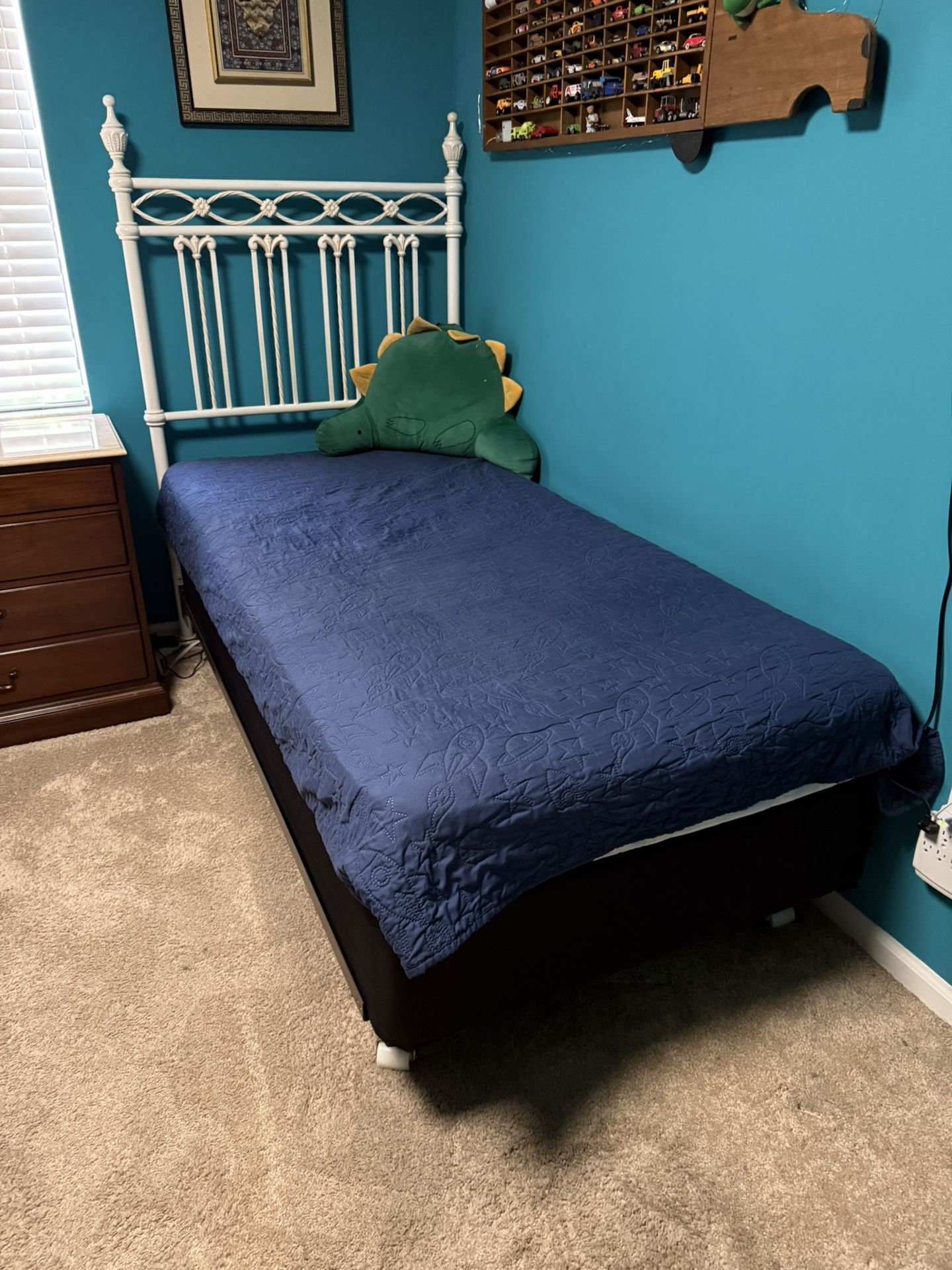 White Metal Twin Bed Frame (Delivery Service Available)