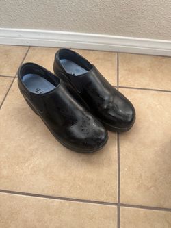 Size 7 non slip work shoes clogs
