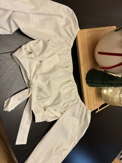 Like New Off The Shoulder Blouse 