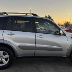 2005 TOYOTA RAV 4 