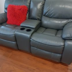 *Weekend Special!!!*---Sleek Madrid Gray Leather Reclining Loveseats---Delivery And Financing Available🫡