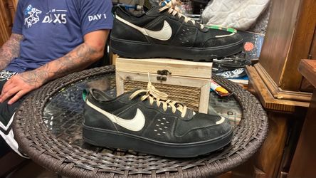 Nike Low-Top Sneakers Black and Cream
