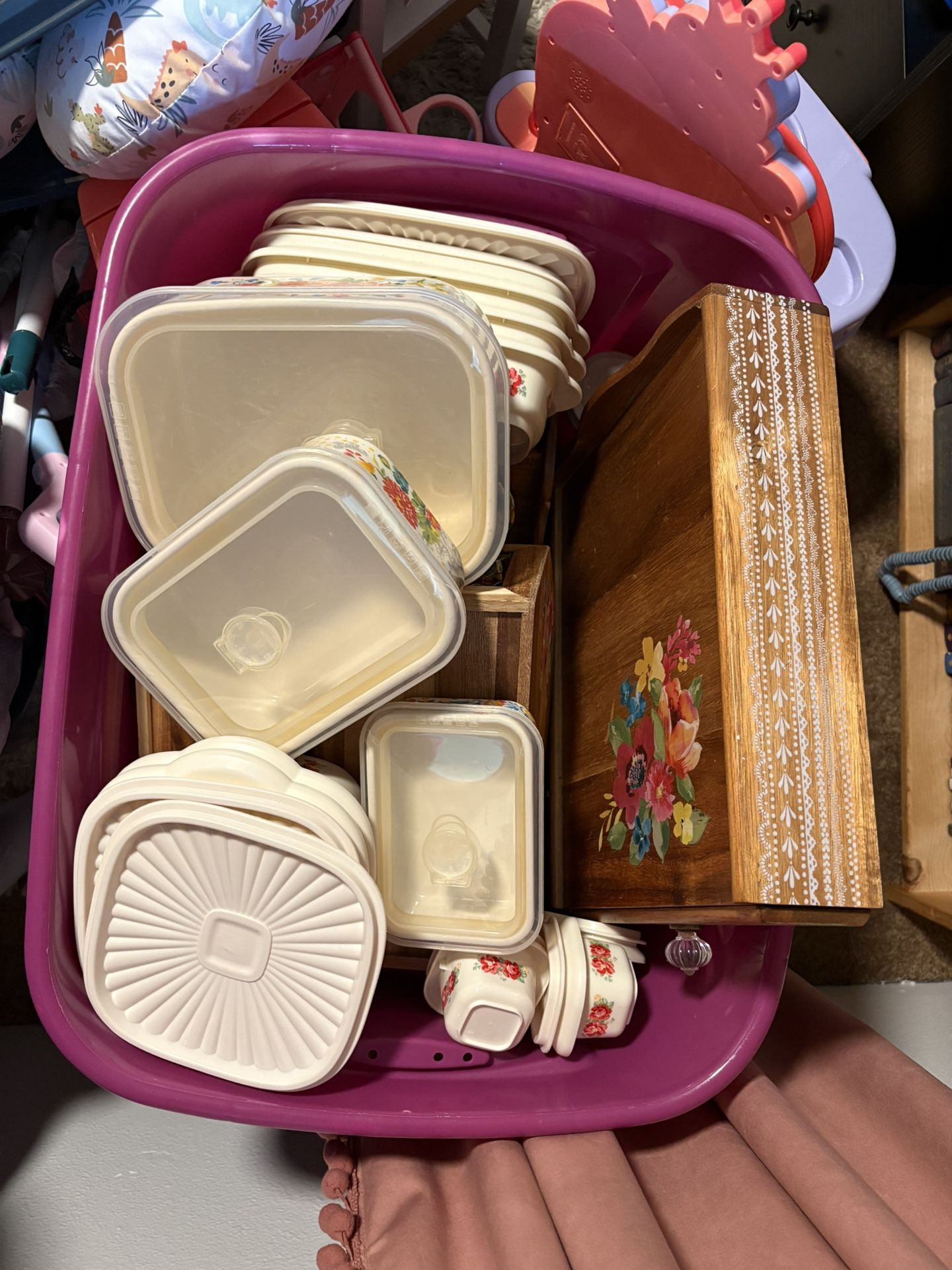 Lot Of Pioneer Woman Kitchen Items