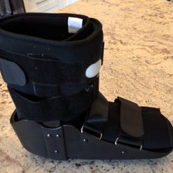 Walking Boot Size Extra Large. Black, Air, Cam Walker, Foot Brace. Excellent.