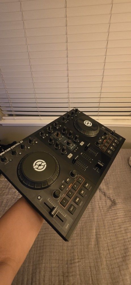 Traktor Kontrol MK2 Dj Controller
