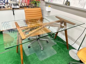 2 Glass desk and chairs