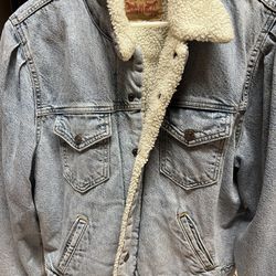 $30 Women’s Levi Sherpa Jacket XL