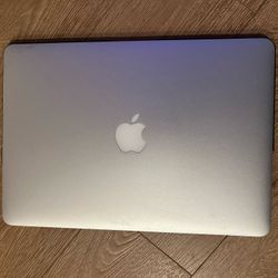 MacBook Laptop 