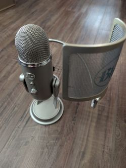 Blue Yeti USB Microphone with Pop Filter