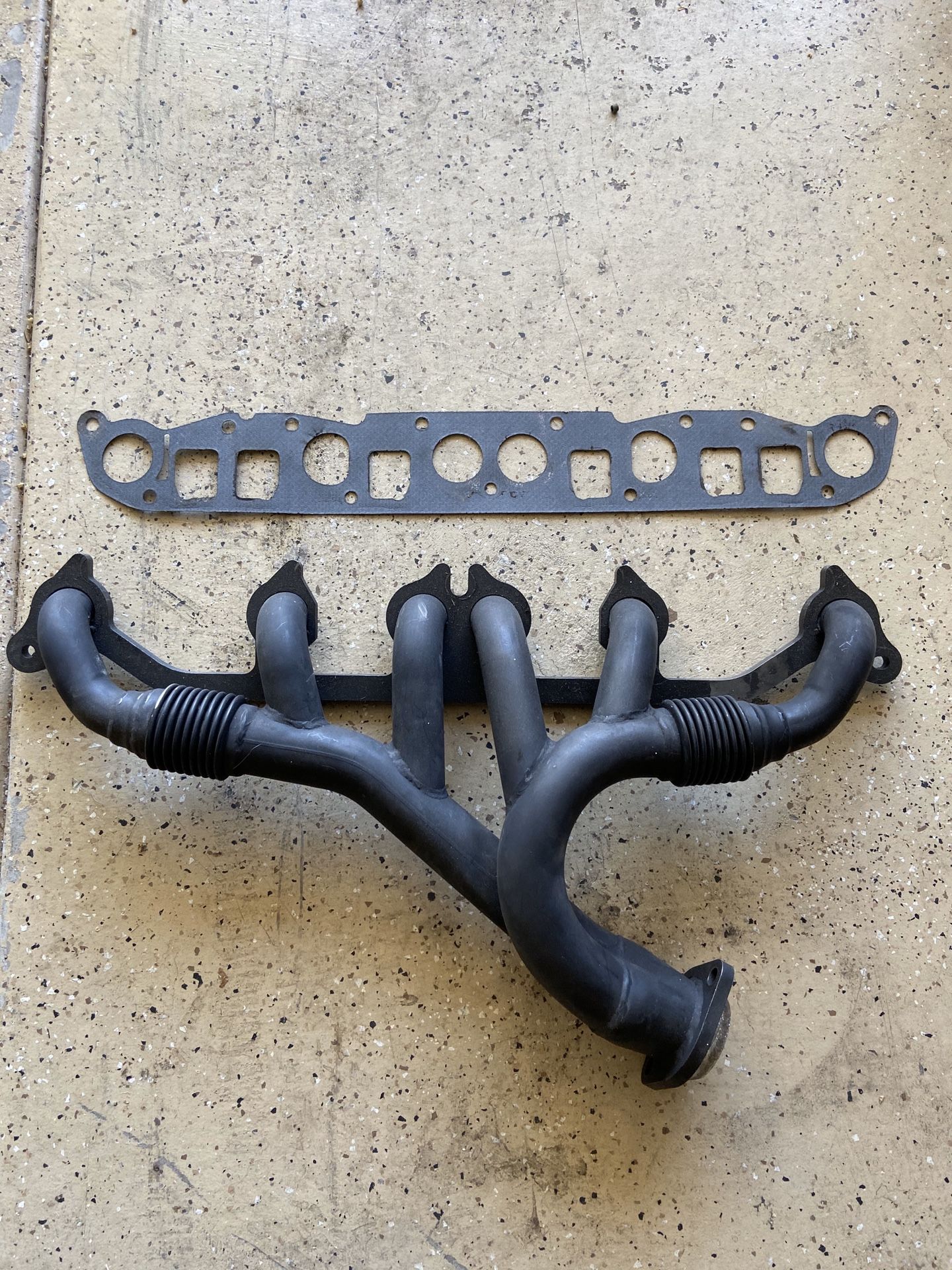 Jeep TJ 4.0 exhaust manifold NEW