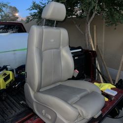 Infiniti G35 Front Seats