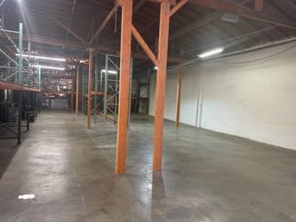 500 Square foot of Warehouse Space