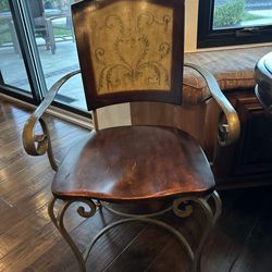 DINING ROOM CHAIRS SET!