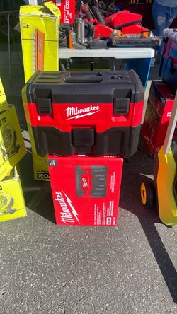 Milwaukee M18 Wet/Dry Vacuum with Box