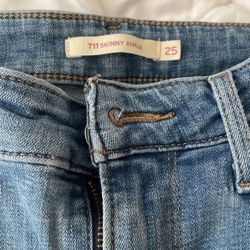 711 Skinny Ankle Levis Size 25 