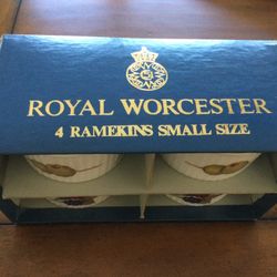ROYAL WORCESTER  SET OF 4 RAMEKINS IN ORIGINAL BOX PLUS BONUS HALL RAMEKIN - VINTAGE