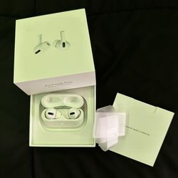 AirPod Pro Case And One Functioning AirPod Pro Earbud - MagSafe Case