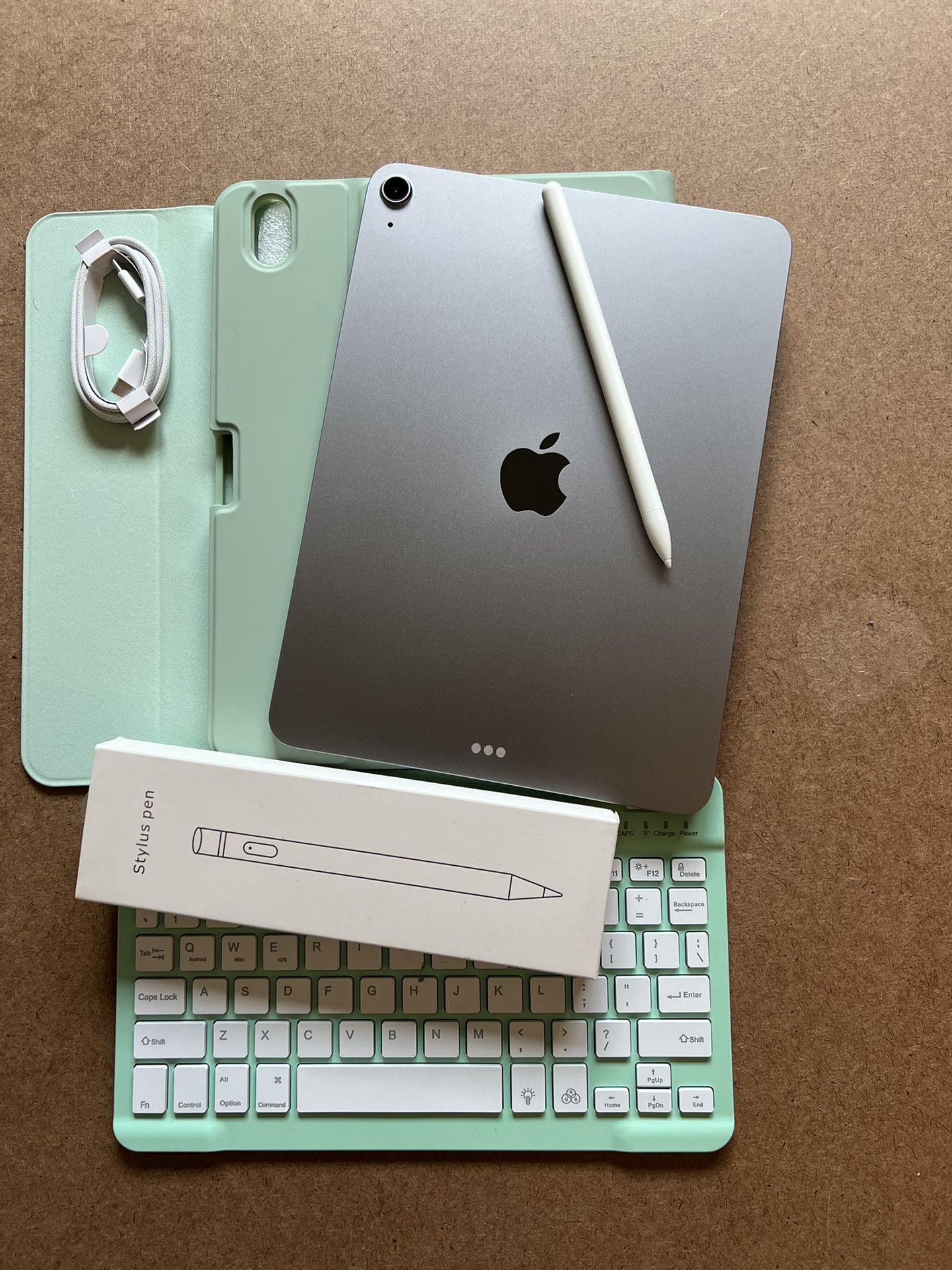 Apple iPad Air 11”  (M3 chip / Newest 2025) 256GB with keyboard and pencil (100 % battery) 