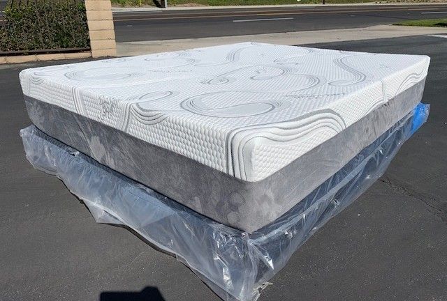 Queen Organic Cool Gel Memory Foam!!