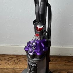 Dyson DC28 Animal Vacuum with Airmuscle Technology

