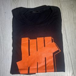 undefeated logo tee size medium