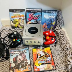 Nintendo Game  Cube Bundle 