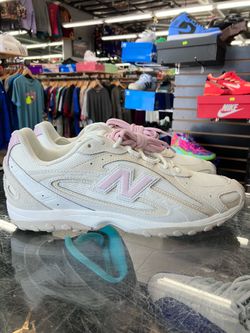 Women’s New Balance 204L Sea Salt Pink