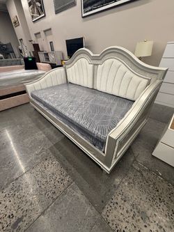 DAYBED
