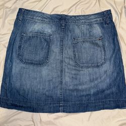 Tommy Hilfiger 2-Pocket  Front Button Blue Denim Skirt Size 6