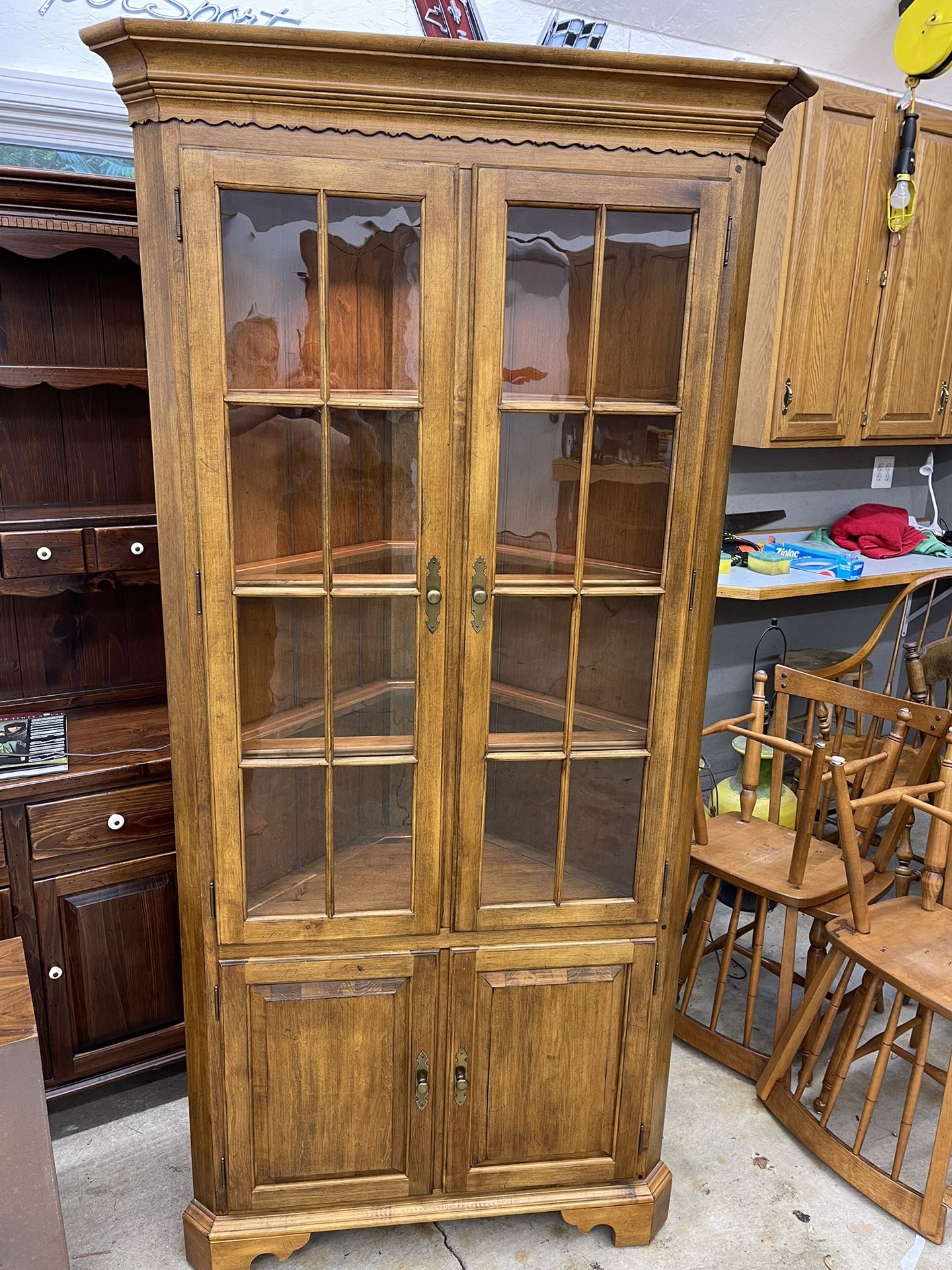 Ethan Allen Circa 1776 Lighted Corner Curio Cabinet Excellent Condition Rare