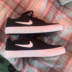 NIKE SB charge