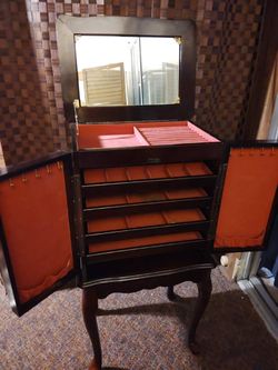 A. Beautiful Vintage Jewley Case