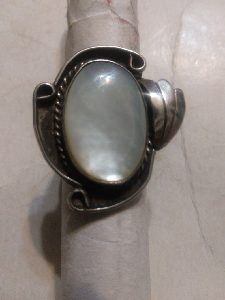 Silver Navajo With Mother Of Pearl Size 6 Vintage Used