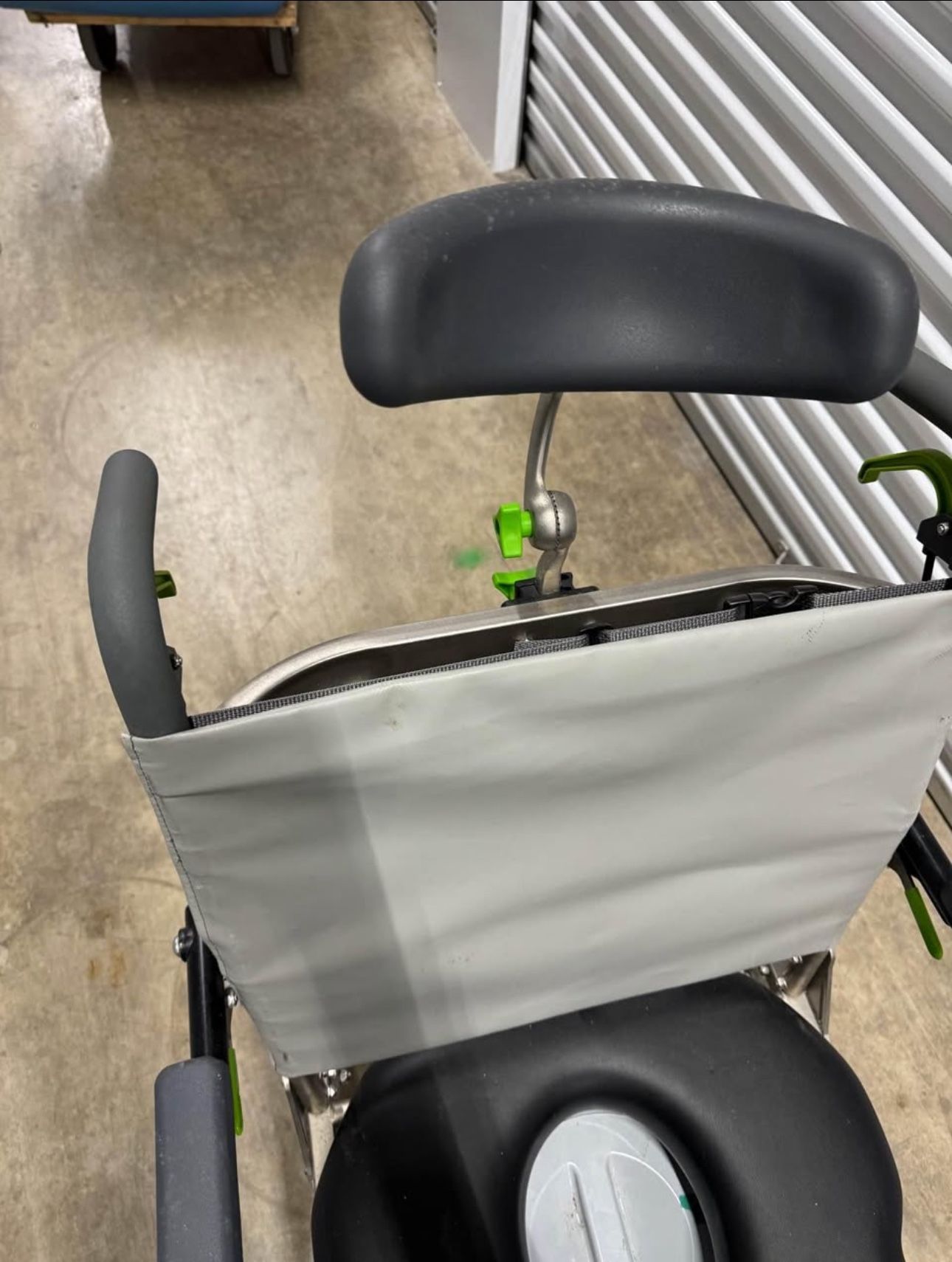 Razz Roll-in Shower Commode Chair