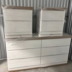 DRESSER AND TWO NIGHSTANDS  // CÓMODA Y DOS MESITAS DE NOCHE 