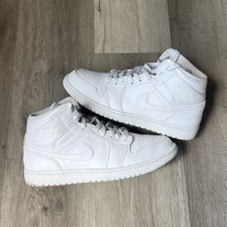 Jordan 1 Triple White Size 9.5