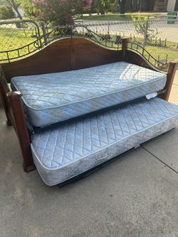 Beautiful Wooden Daybed With Trindle And Mattresses