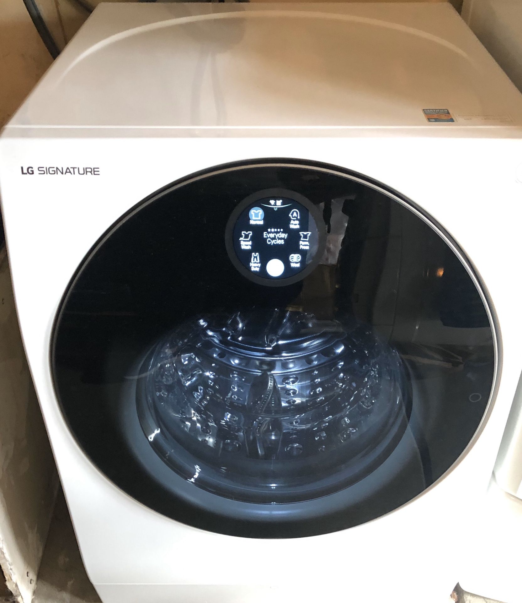 LG Signature LUWM101HWA WASHER AND DRYER. Pre-owned