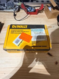 DeWalt 21° Round Head Nails
