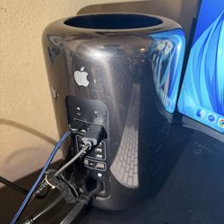 Fully Loaded Mac Pro Cylinder (128GB RAM, 2TB SSD)