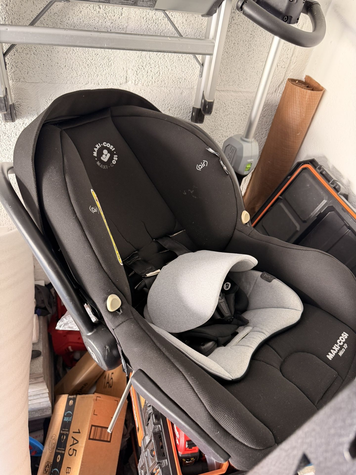 Baby Seat And Two Bases