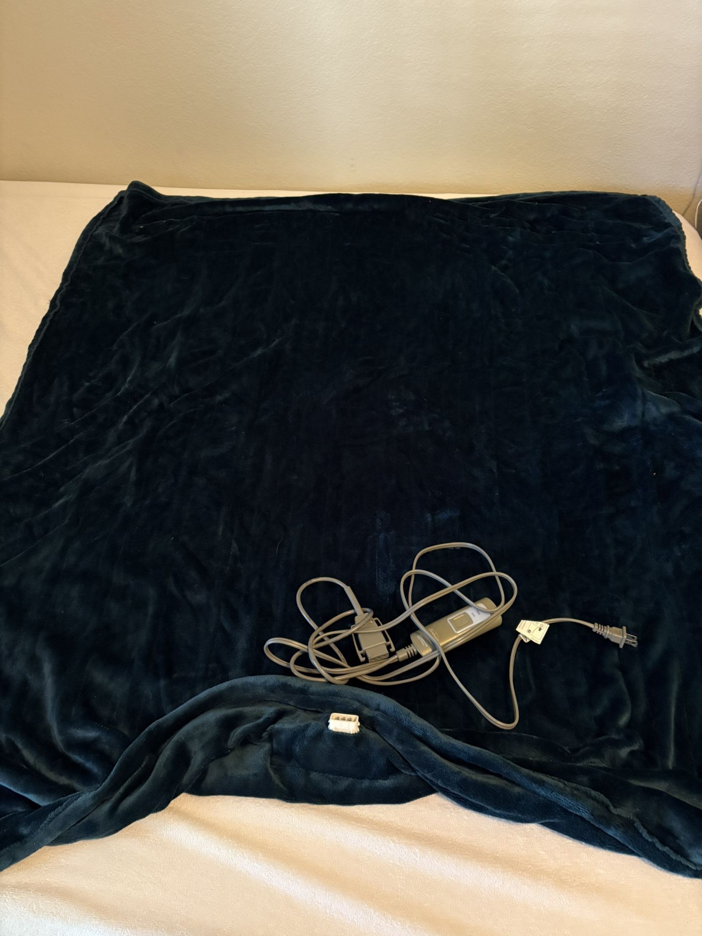 Soft Heated Throw Blanket-$20