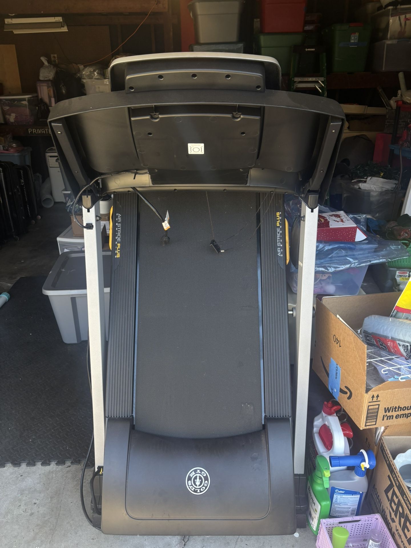 treadmill : gold gym 