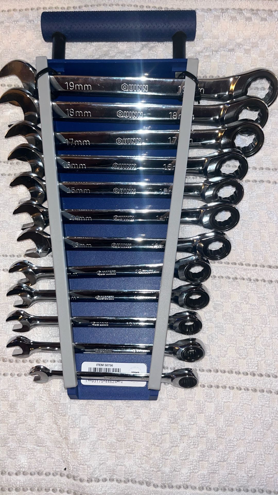 Ratcheting wrench set metric