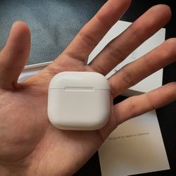 Airpods 4 with Active Noise Cancellation – Like New