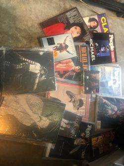 King of pop Micheal Jackson sell 8 magazines-3 DVD -1 VHS 2-12”x12” posters
