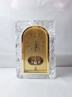 Seiko Quartz Crystal Mantel Clock QQZ127S Gold Face Rotating Pendulum Japan
