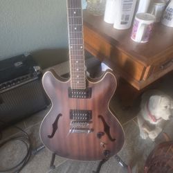 Ibanez  Semi Hallow Body