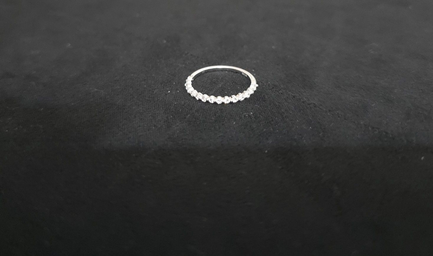14k White Gold Single Prong Half Eternity W/ Round Stones 1.5mm